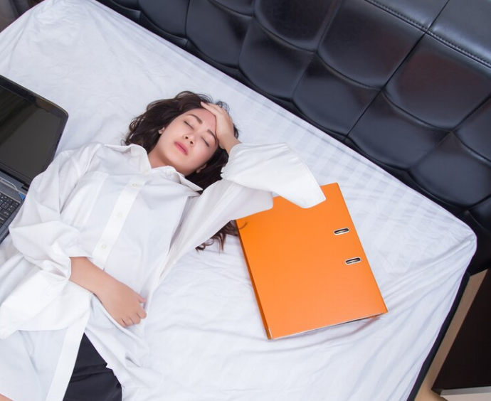 Narożnik z funkcją spania – jaki materiał wybrać?